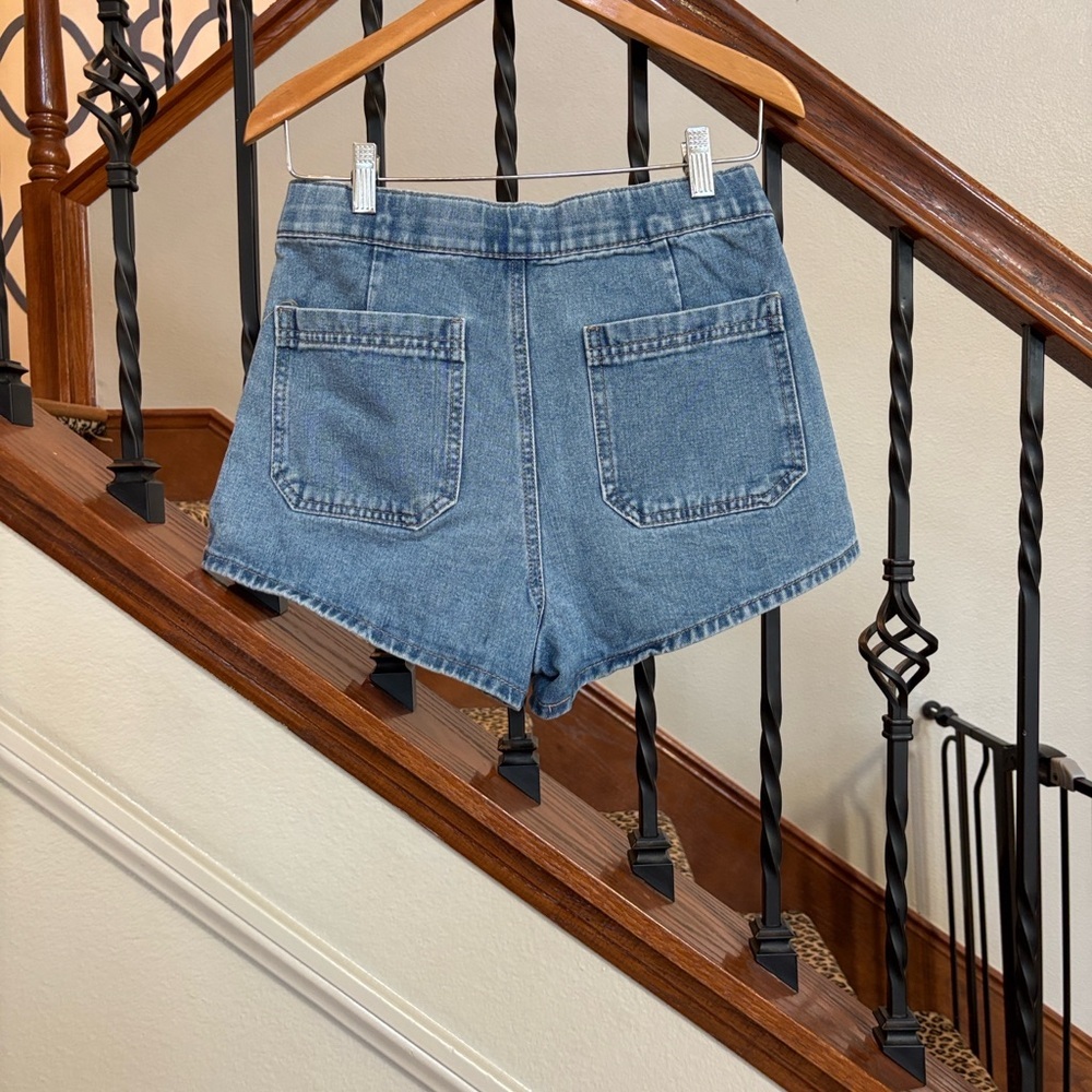 Super Cute Denim Women's Shorts - Picture 4 of 8